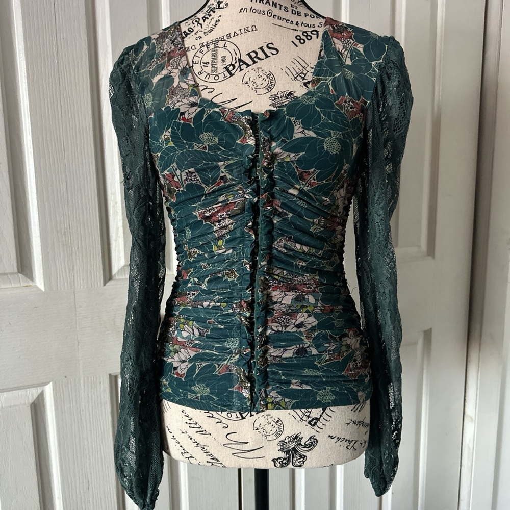 Gimmicks by BKE Green Floral Lace Blouse